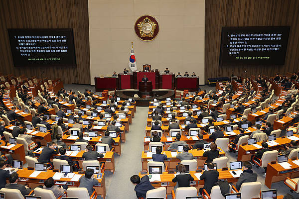 韩国国会全体会议通过“内乱特检法”