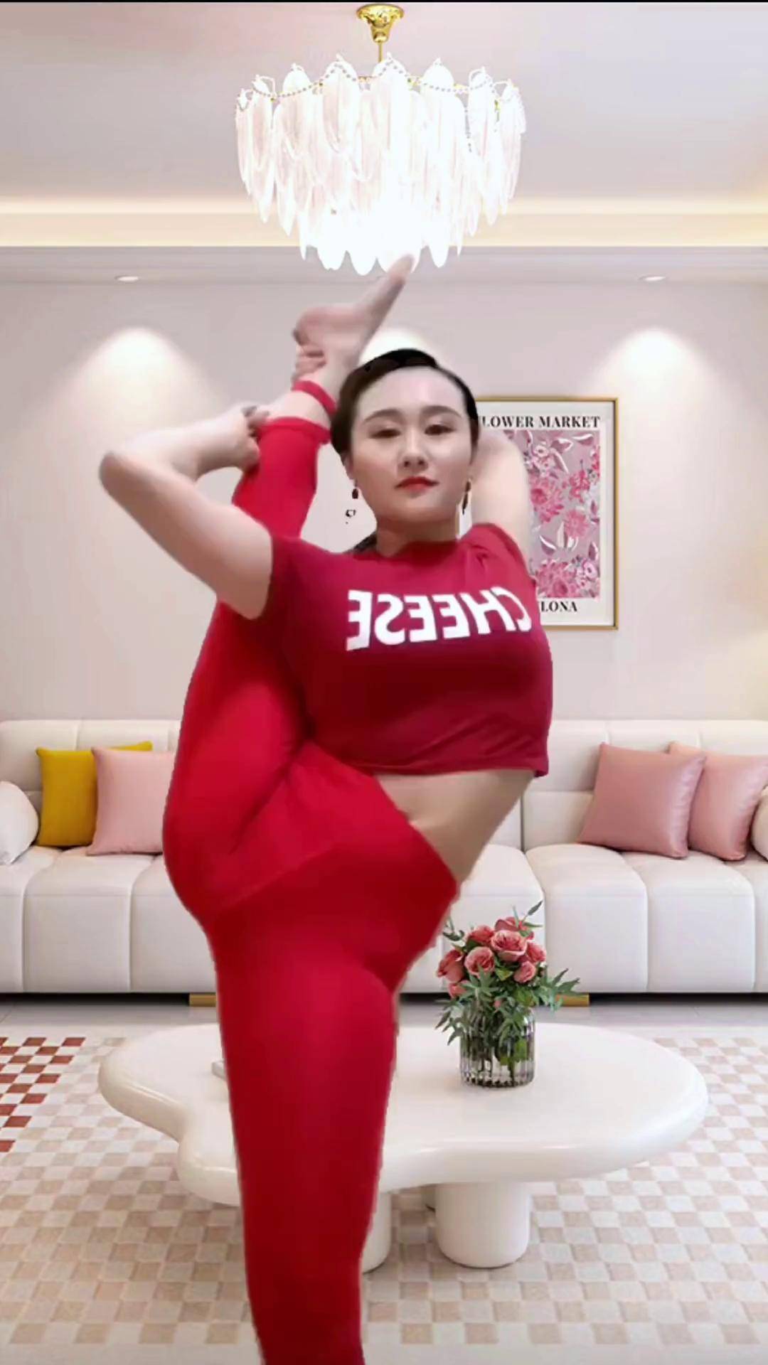 给大家表演个绝活 高难度动作 大长腿