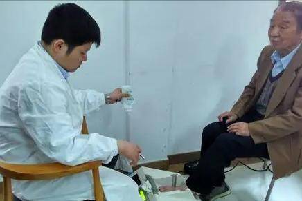 惊！这些日常行为竟悄悄损害骨骼健康 不容忽视：生活中的骨质疏松诱因