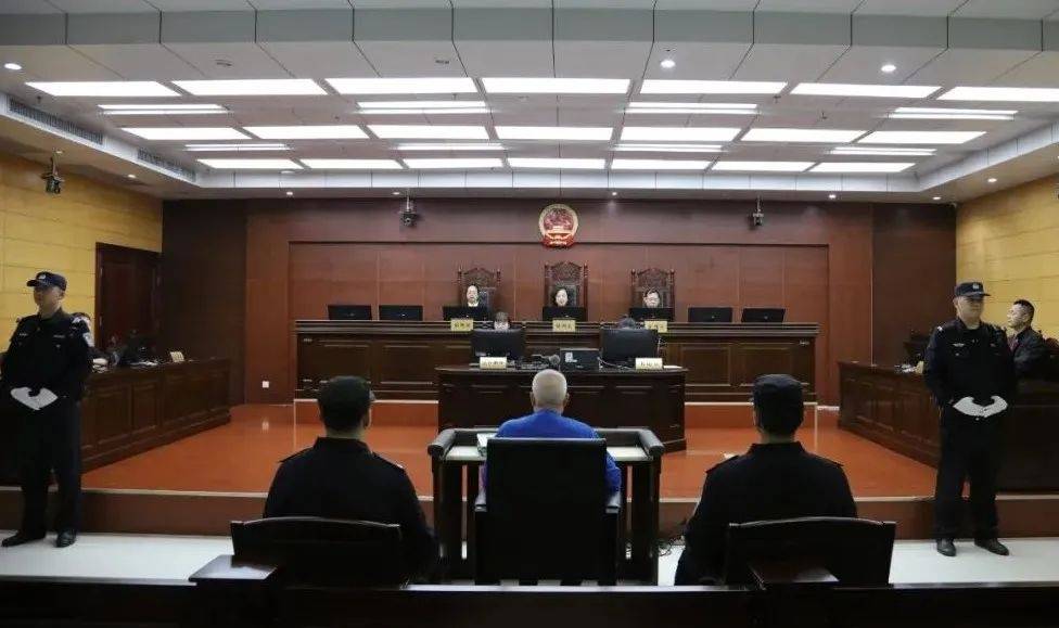 涉案六千余萬元，廣西農(nóng)村信用社聯(lián)合社原黨委書記、理事長韋家干一審被判十五年