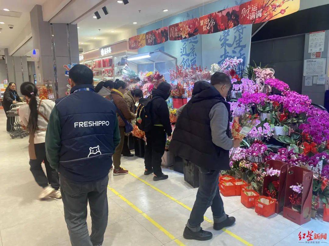 突然爆满!刚开门就全是人,“购物车都找不到”!网友:太夸张 突然爆满!刚开门就全是人,“购物车都找不到”!网友:太夸张