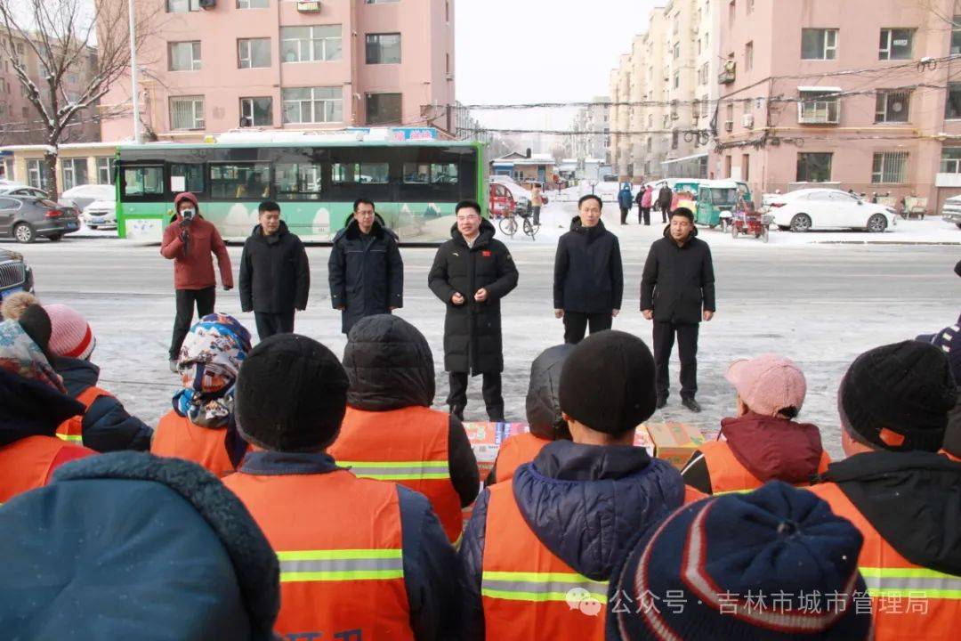 大年初一，吉林市人民政府副市长付彦平走访慰问一线城管工作人员