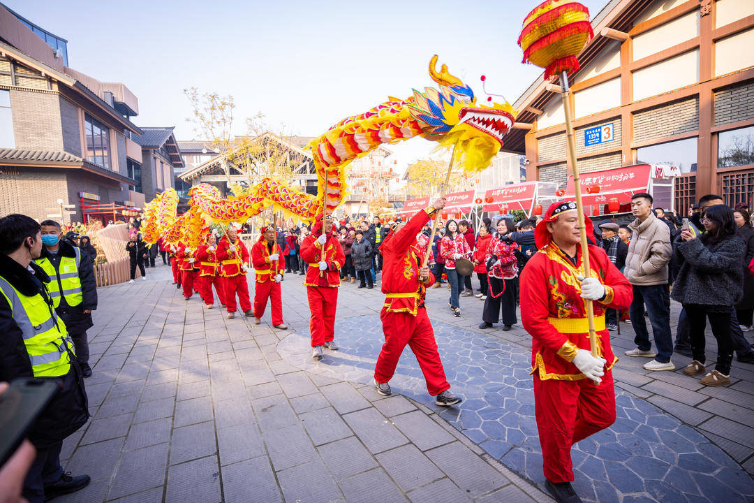 活动现场封面新闻记者 杨金祝春节假期,四川各地年味浓