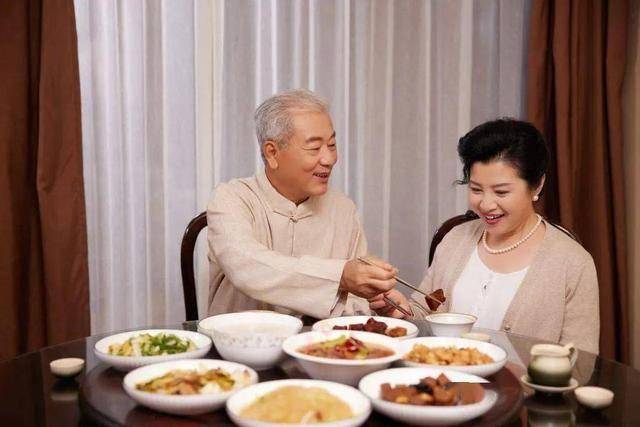 健康食物并非适合所有老人：蛋黄、低脂酸奶等的真相