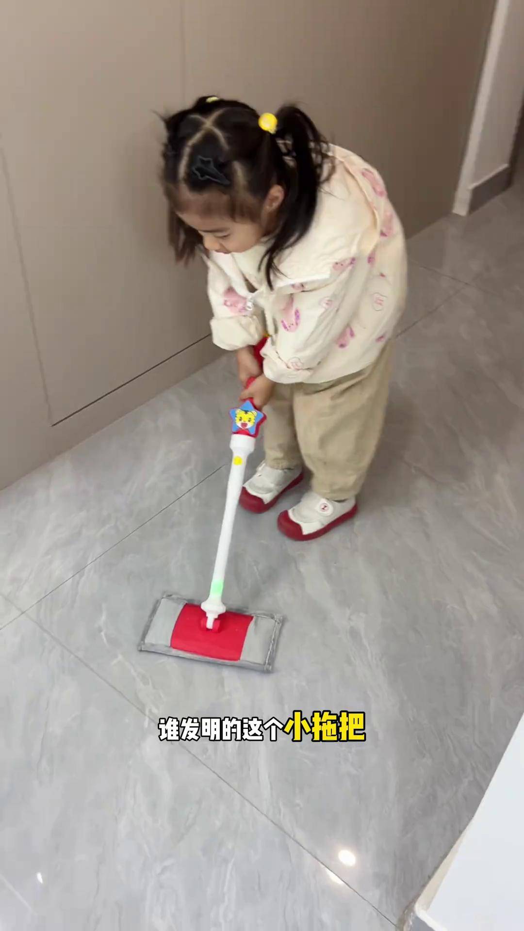 这个小拖把真的人懂妈好每家里有爱抢大人拖把拖地的宝宝,可以闭眼入