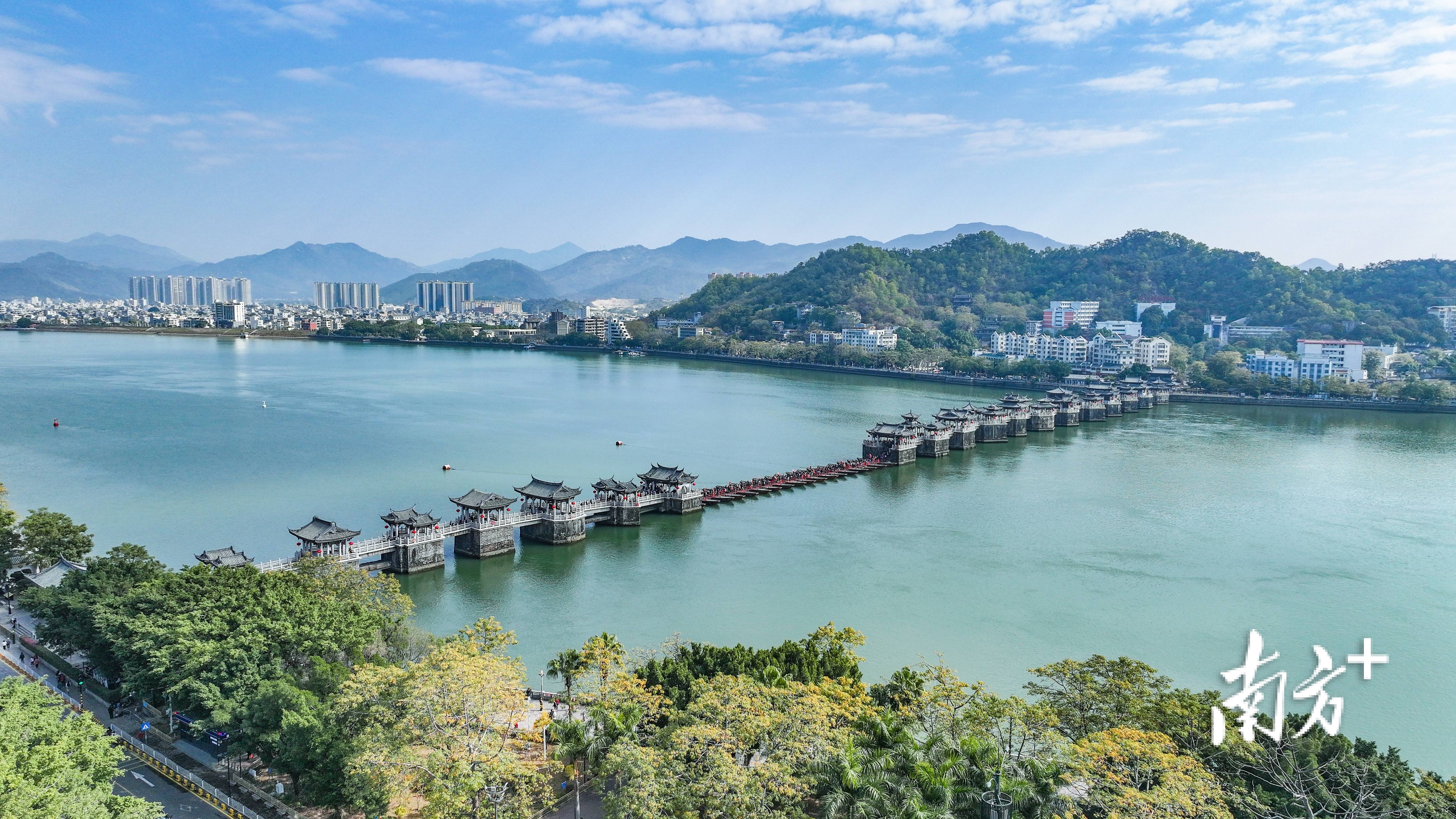 守桥18年!春节期间,他每天在广济桥上走2万步