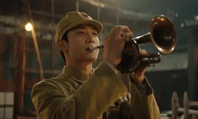 王天辰：在争议中前行的演员，相关演员王天辰：演艺之旅与多彩生活