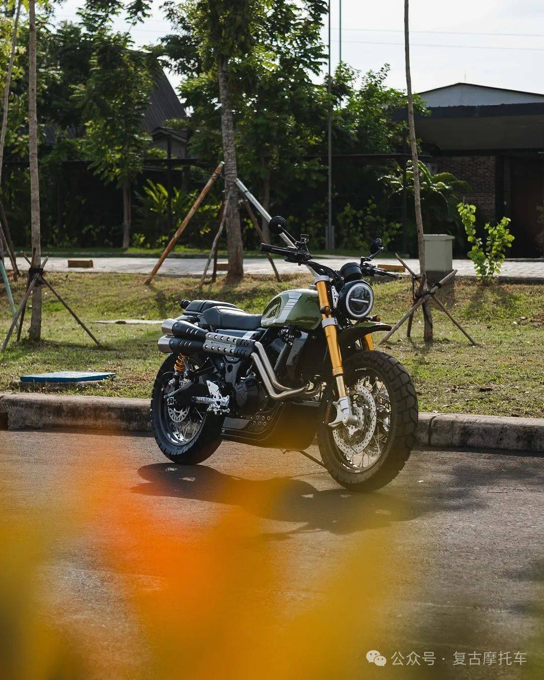 这台使用川崎ninja 250改造而来的scrambler