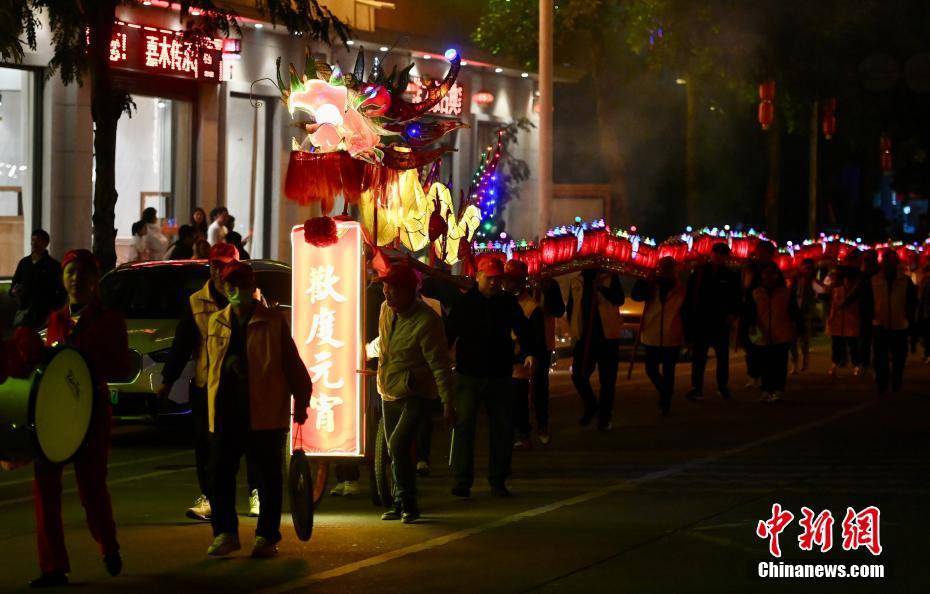 新春见闻）福建莆田板凳龙圈灯闹新利体育下载元宵(图8)