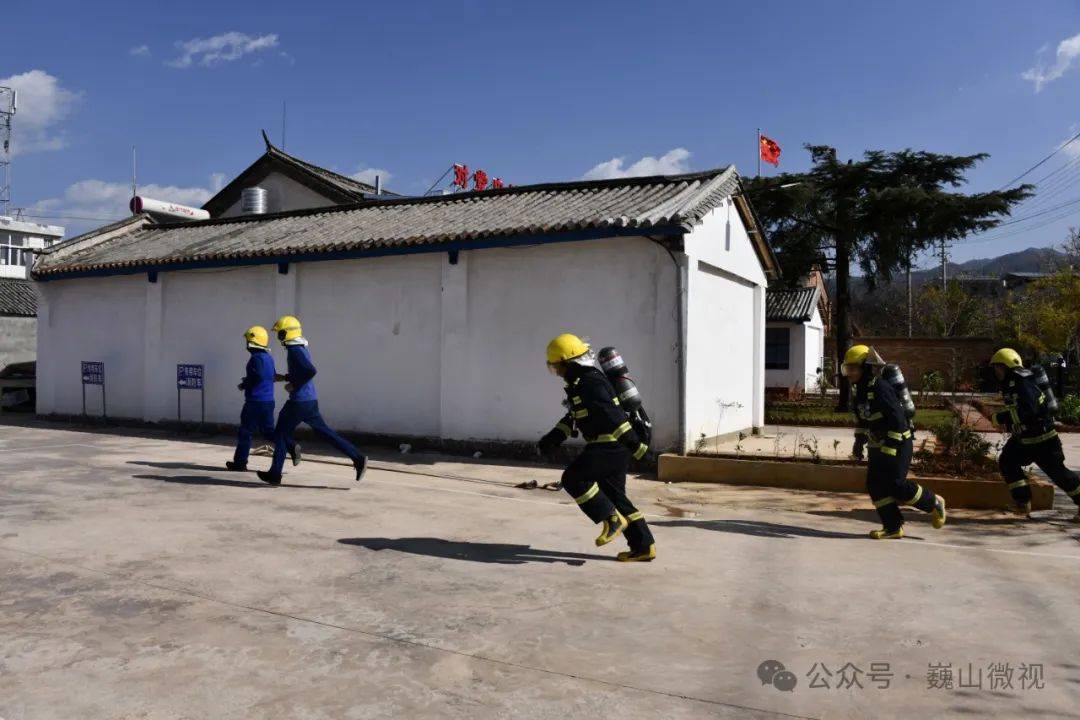 巍山县大仓镇:代表建议筑起群众"安心站"