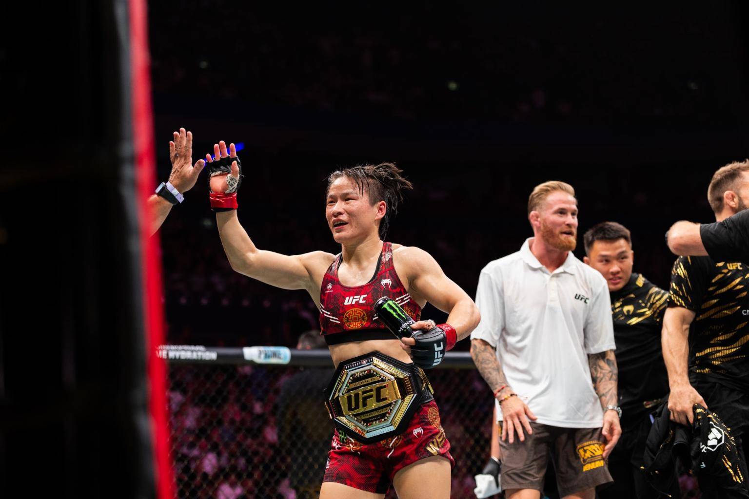 张伟丽悉尼UFC312卫冕背后：与哪吒共鸣的“我命由我不由天”精神