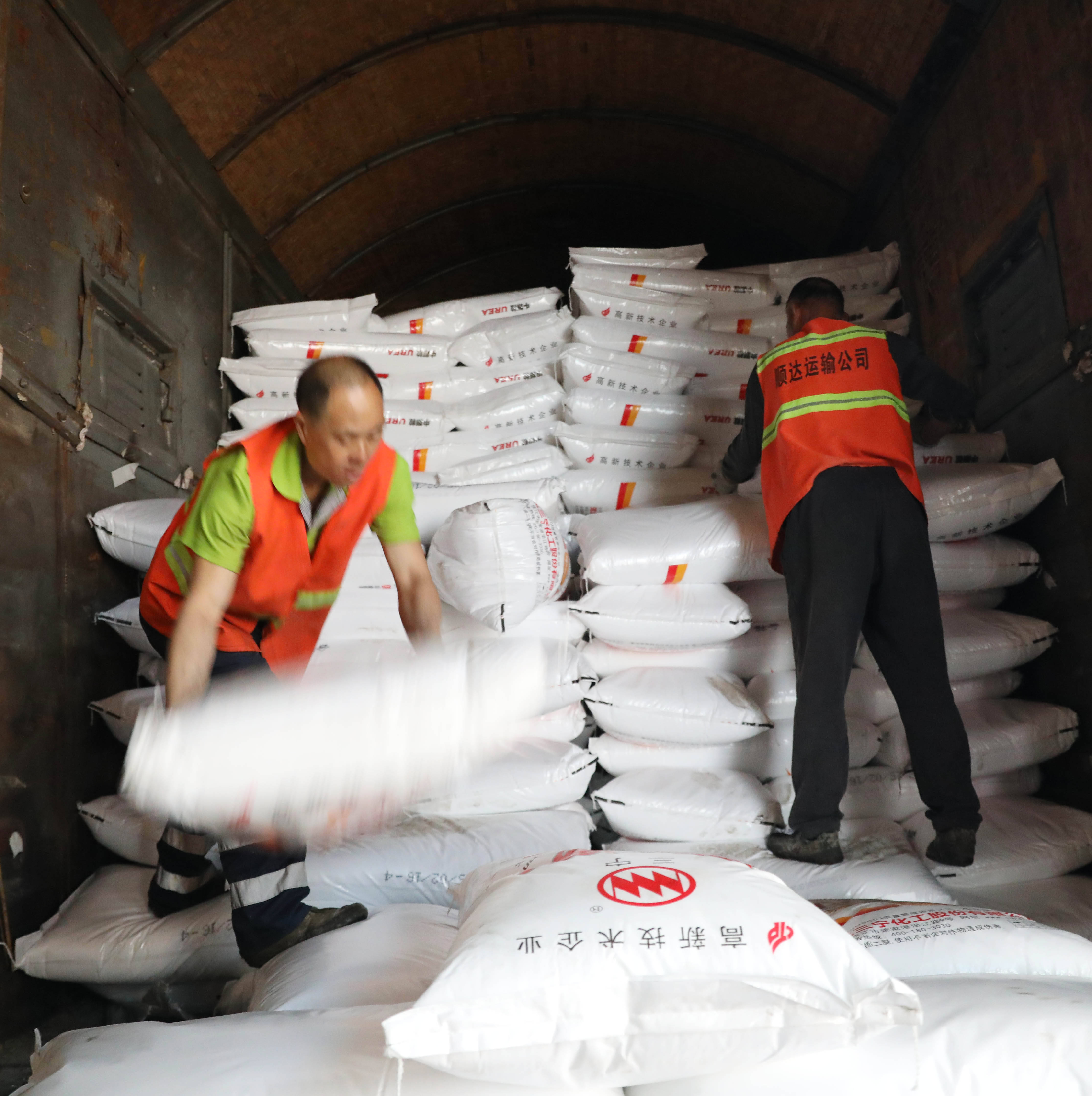 道县:铁路调运肥料助春耕