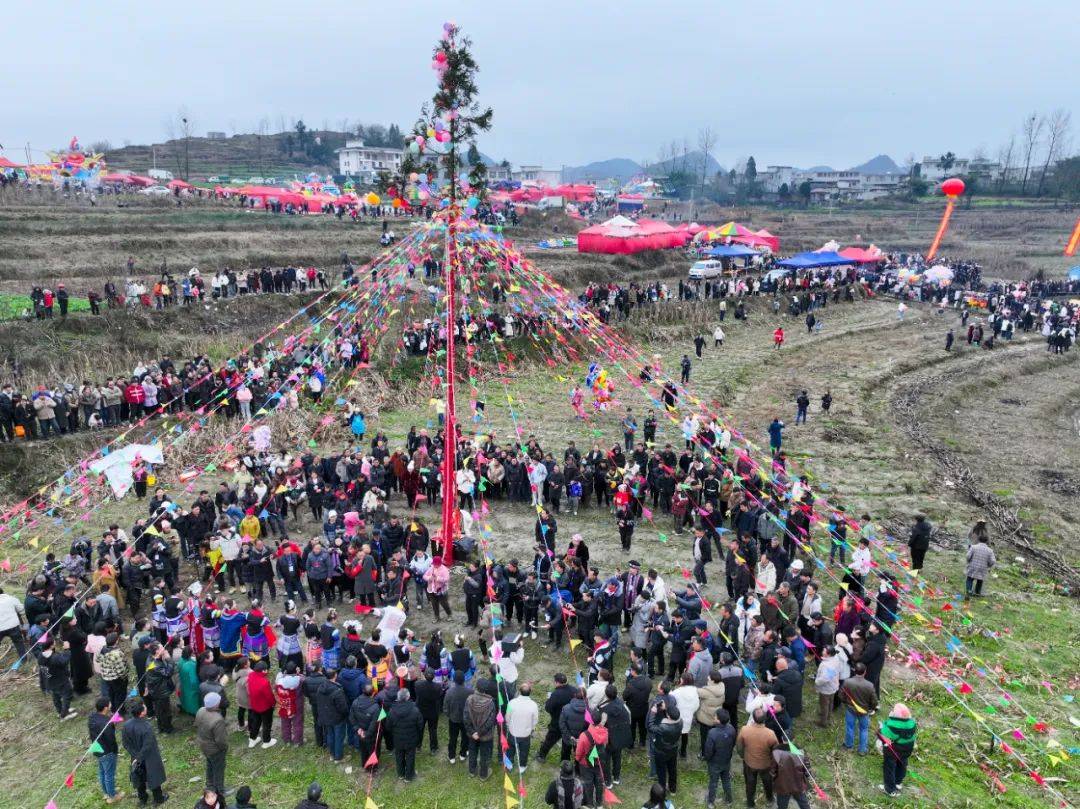 大方县牛场乡苗族跳花节:百年传统绽放民族魅力