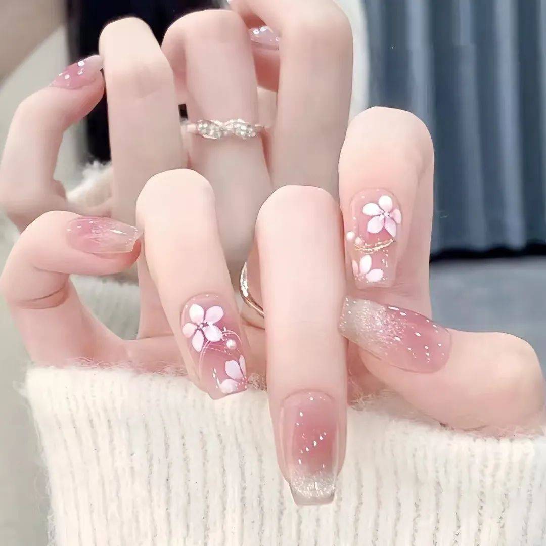 谁还没做这些樱花美甲?春日少女心爆棚,简约高级显白绝了