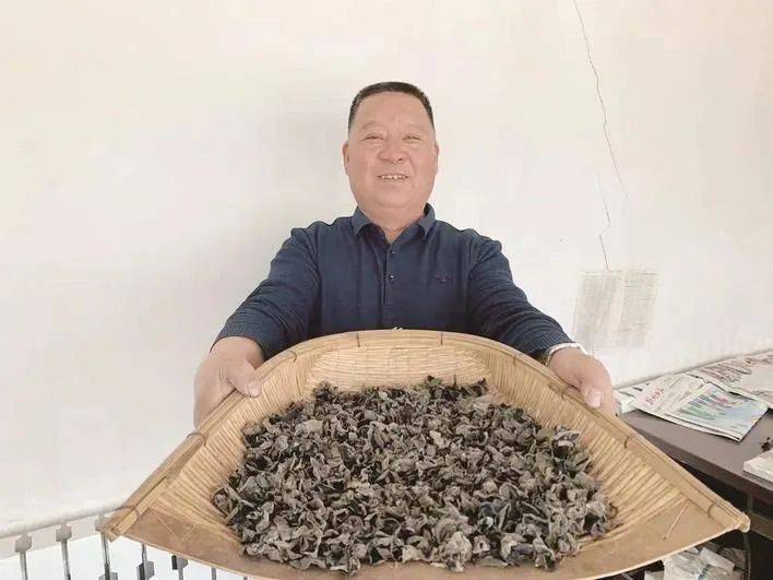 抚顺・锋尚 你们的样子 就是雷锋的样子——抚顺“百姓雷锋”十八年全记录必博下载(图29)