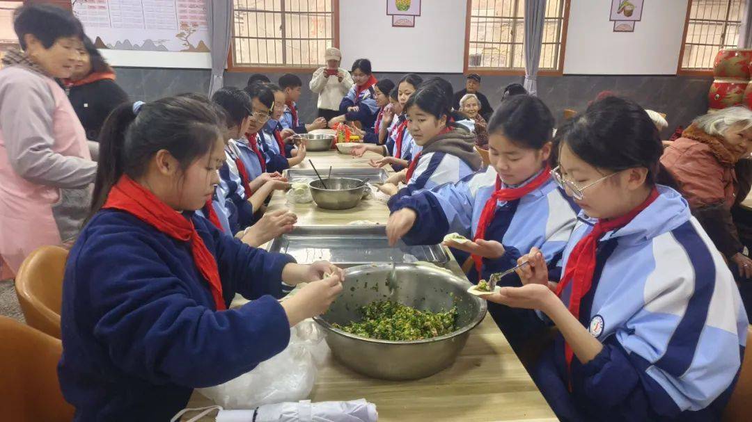 学习雷锋星空体育APP好榜样传递青春正能量桐庐学子在行动(图8)