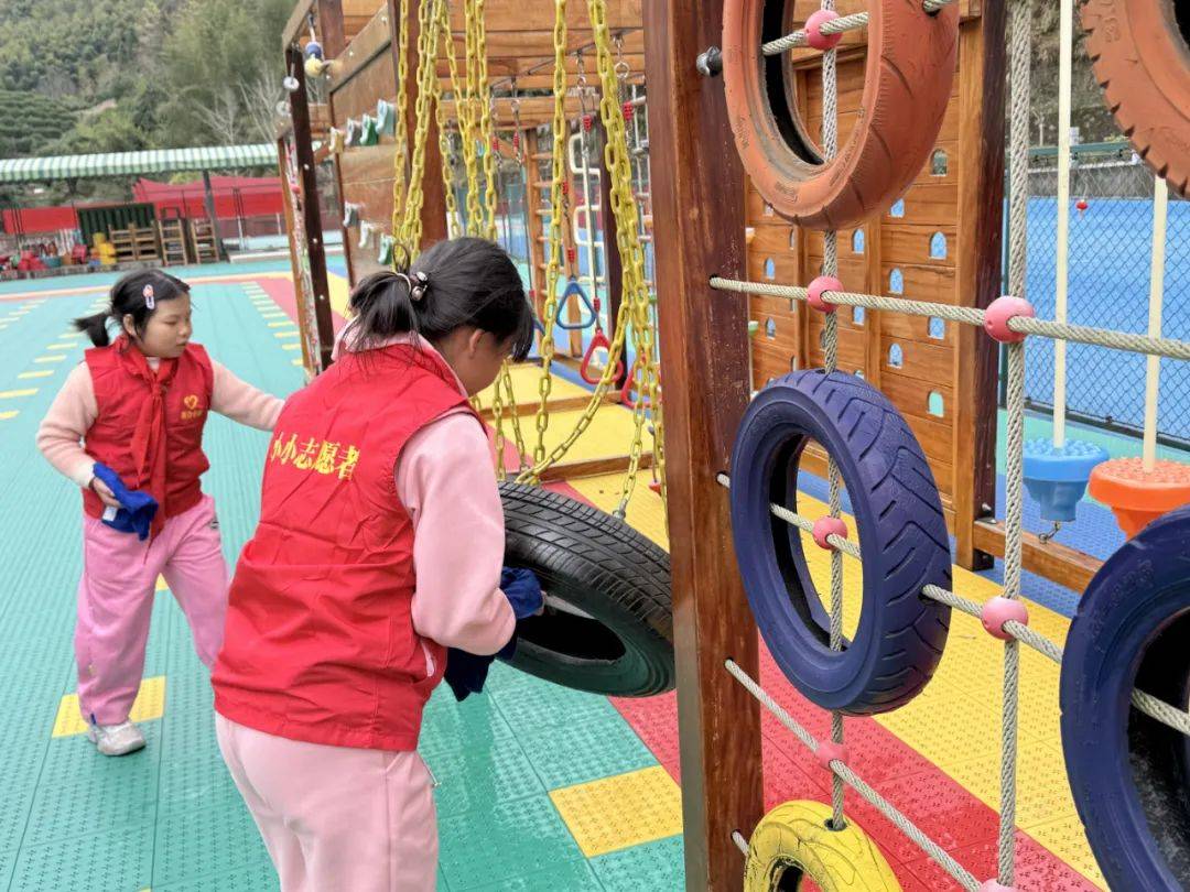 学习雷锋星空体育APP好榜样传递青春正能量桐庐学子在行动(图21)
