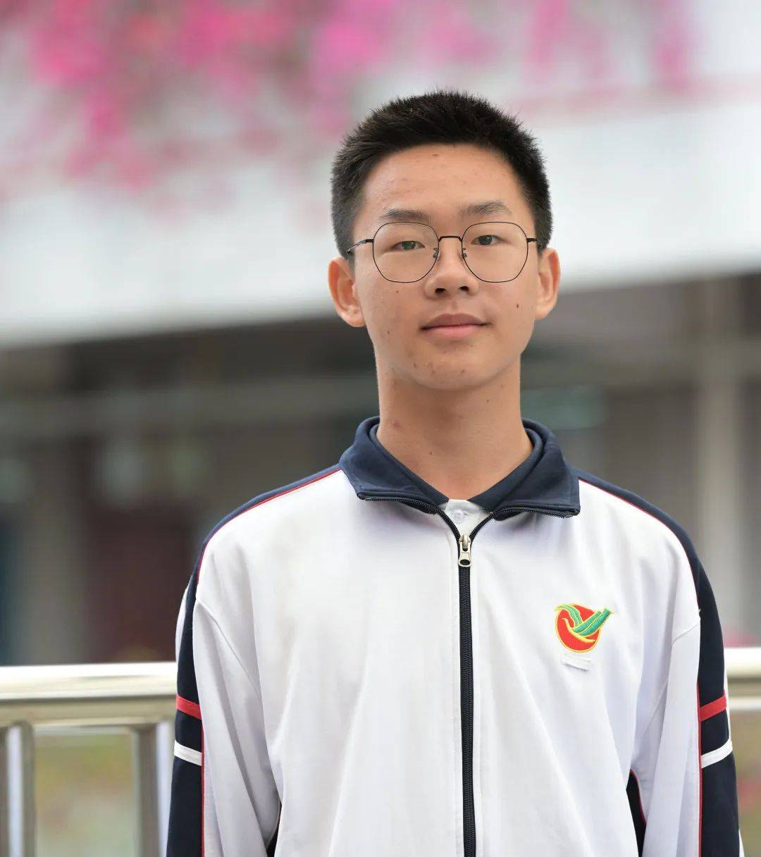 廖柏焜同学一直保持着对学习的热爱和专注在课堂上总是全神贯注