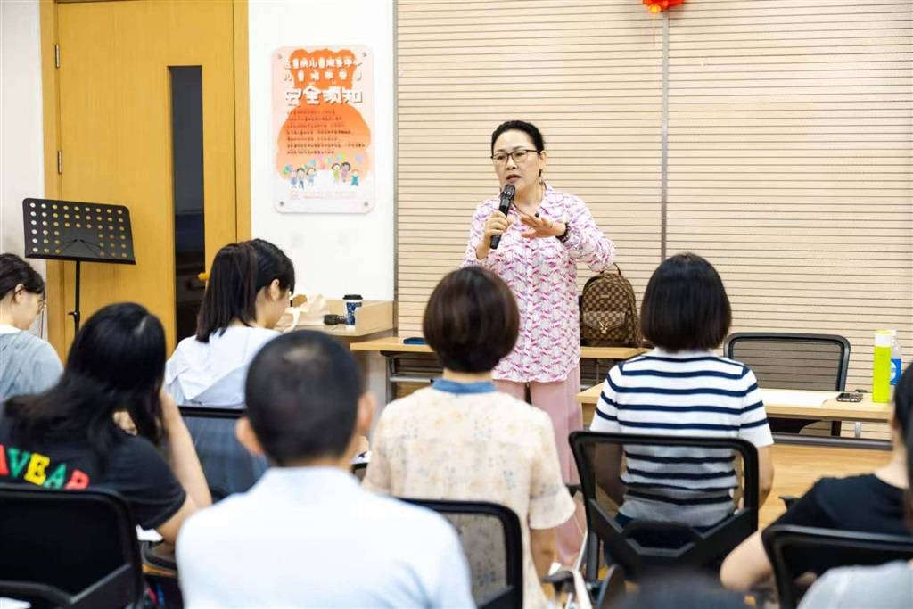拼出“电竞手速”!超117万人抢课,市民夜校为老人专设报名入口_课程_上海市_生活时尚