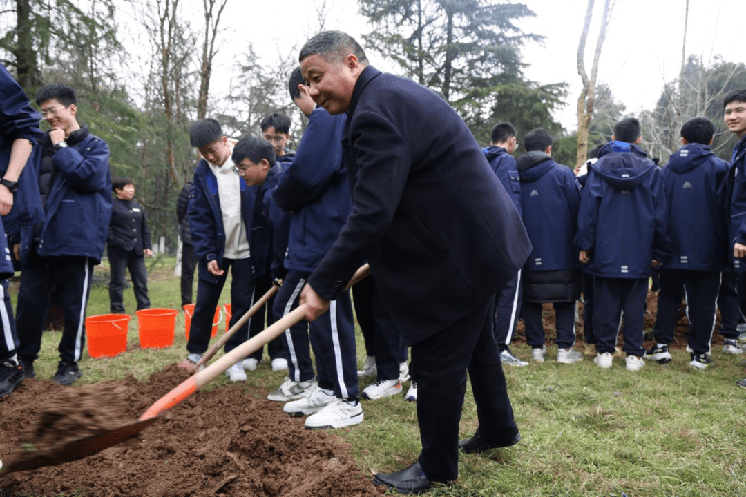 "植此青绿·儒风传薪" 衢州二中举行2025年植树节