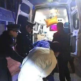 江西一男子在家中呕吐不止、无法动弹，民警上演15分钟“生死救援”！_龚某_家属_身体