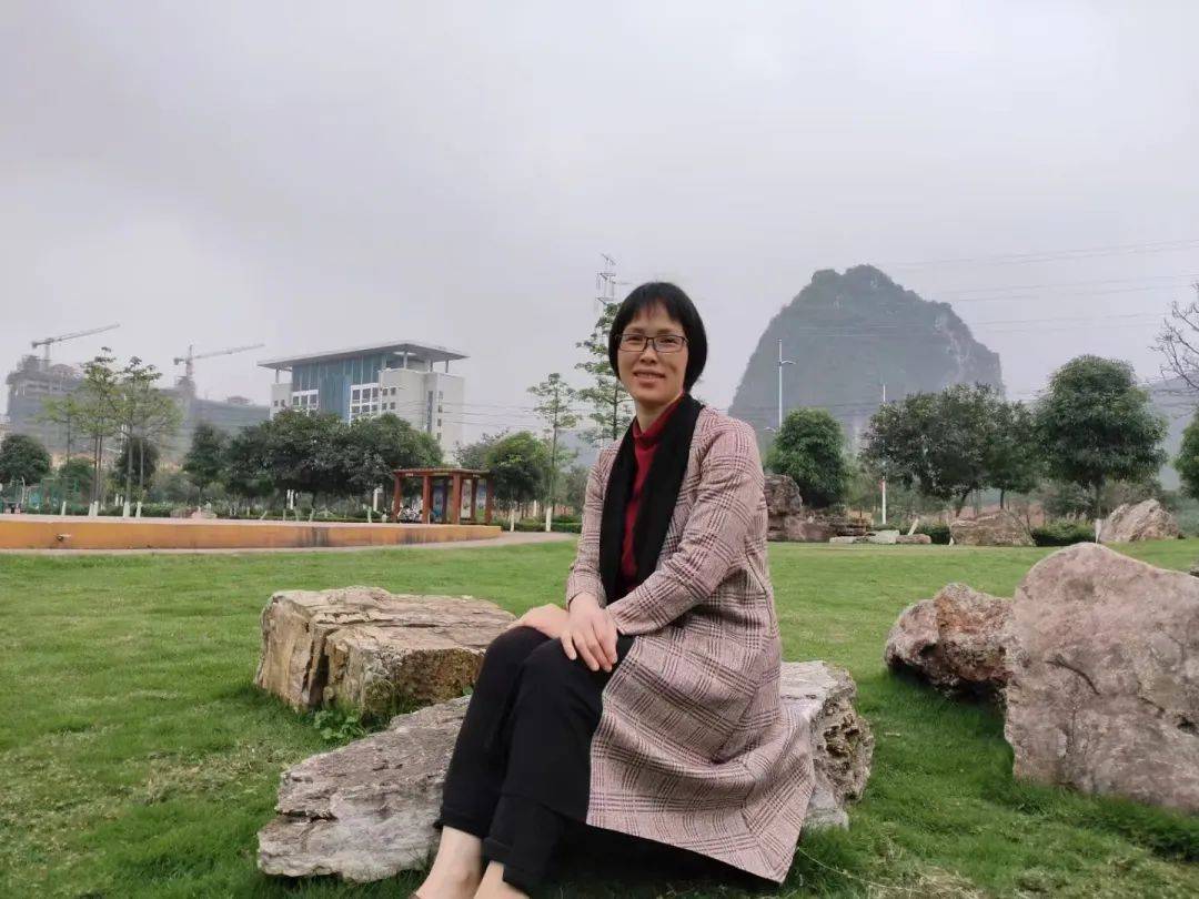 岭南中学黄敏:三尺讲台绘风景,一方象塔凝