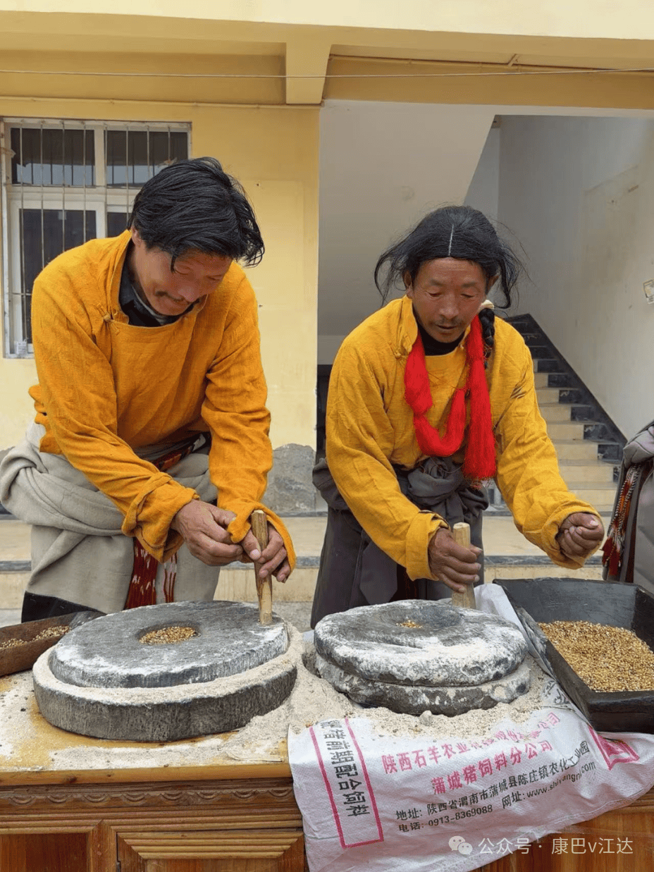 比赛项目涵盖传统编织,藏毯制作,酥油制作,酥油茶制作,木刻, 石磨糌粑