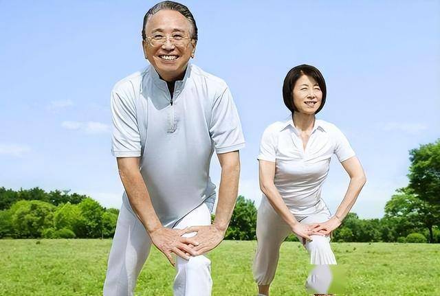 正视艾滋病：消除歧视，共筑无艾社会，打破偏见，直面艾滋病的现实与挑战