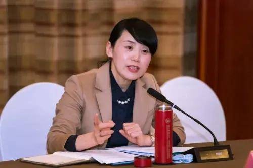 不可置信!浙江教育厅汤筱疏主动投案,肤白貌美风韵犹存,太可惜