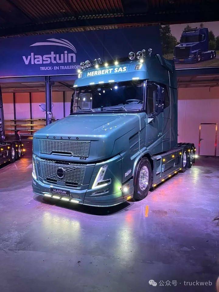 欧洲不能没有长头荷兰人魔改新款沃尔沃fhaero长头牵引车出炉