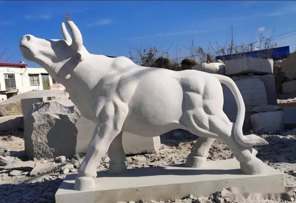 石雕牛之姿:寓意深长的美学探索