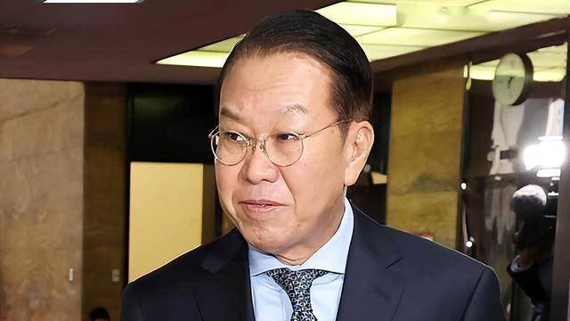 韩德洙恢复职权，在野党质疑声中执政党称符合预期，韩国宪法法院驳回韩德洙弹劾，政坛风云再起