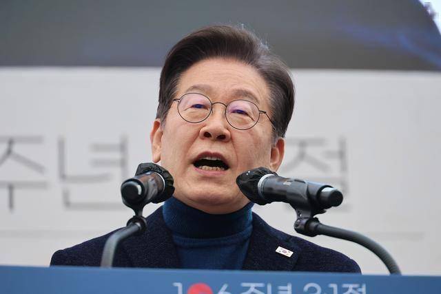 韩德洙恢复职权，在野党质疑声中执政党称符合预期，韩国宪法法院驳回韩德洙弹劾，政坛风云再起