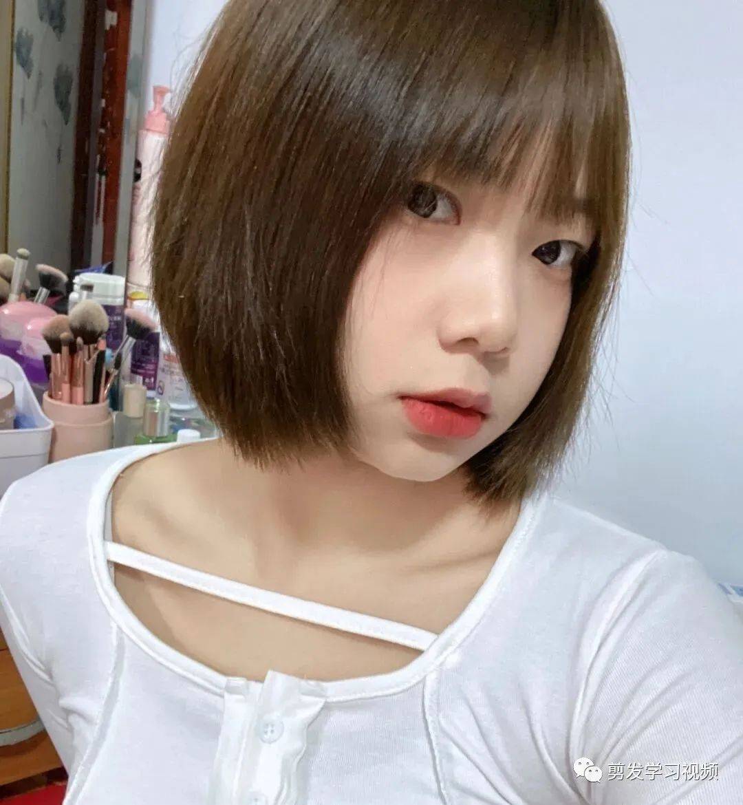 乖乖女短发好减龄