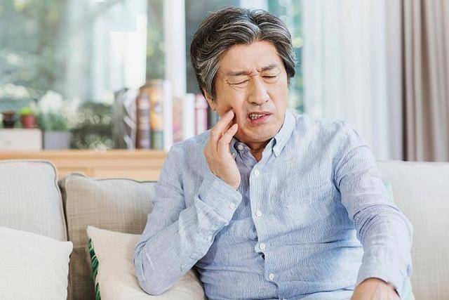 牙齿问题竟成脑梗“预警灯”，你重视了吗？ 守护大脑健康，从关注牙齿开始