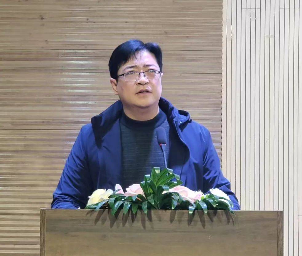 信丰中学召开高三年级下学期第二次月考表彰暨期中考试动员大会