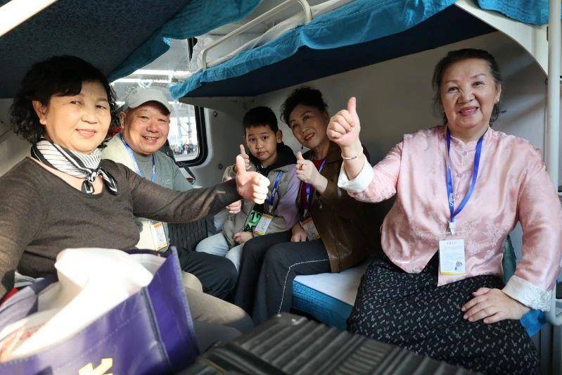 攒积分、优先下铺……铁路为爸妈出行保驾护航