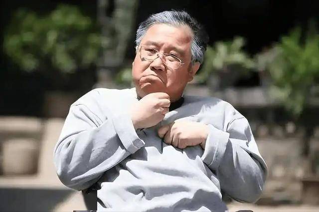 小心！身边的老年痴呆隐形“推手”，远离这些物品，给大脑上把“安全锁”