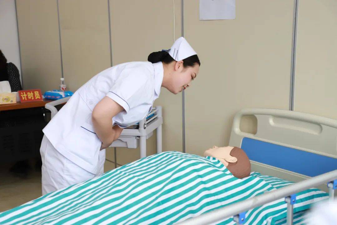 昨天她们在护理赛场亮剑镜头记录高光时刻