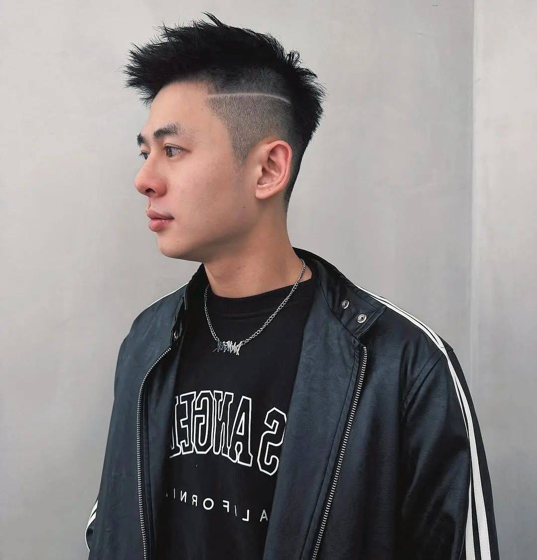 男生"两侧铲光"发型干净利落,建议试试这3款,剪完清爽又帅气