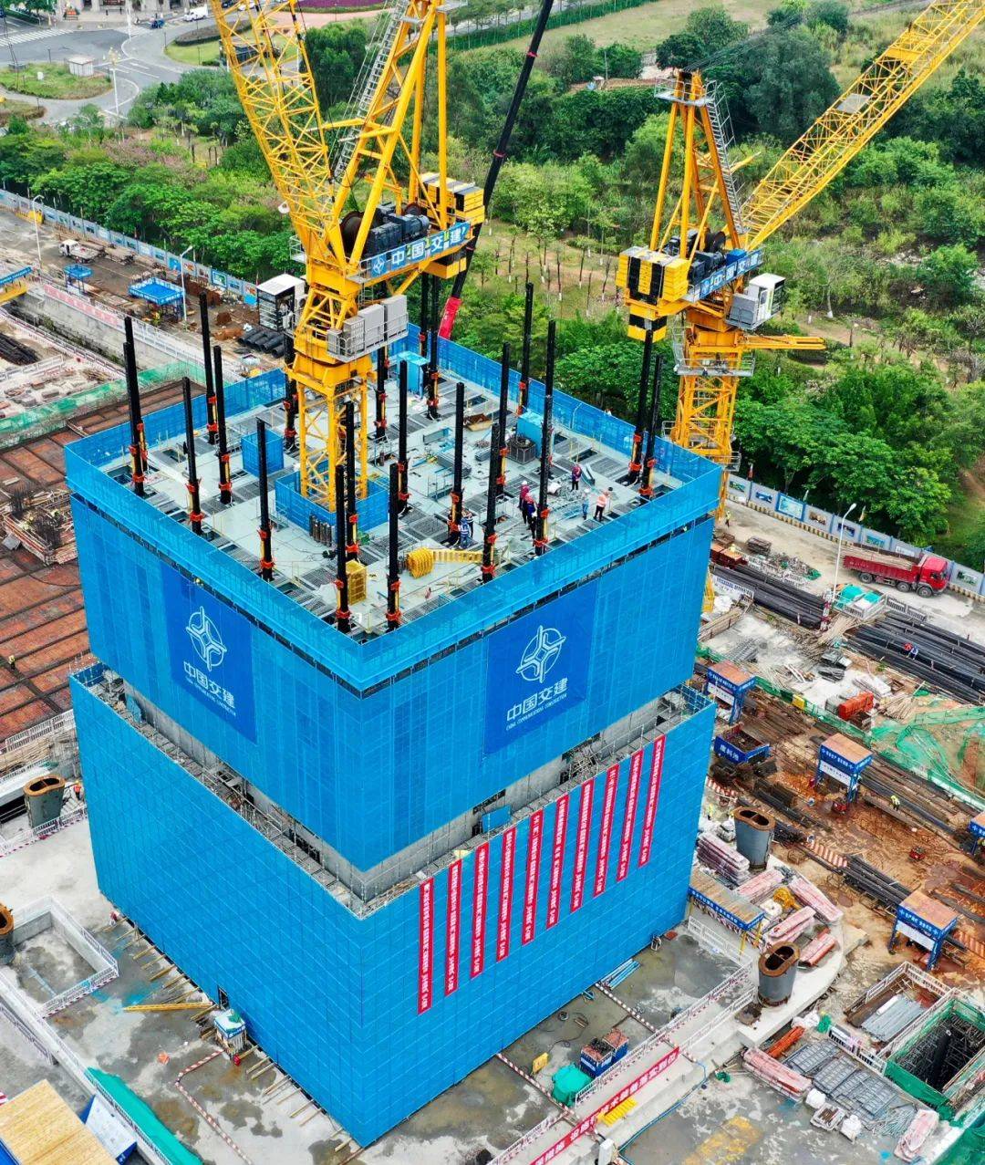 "厦门岛外第一高楼"空中造楼机!