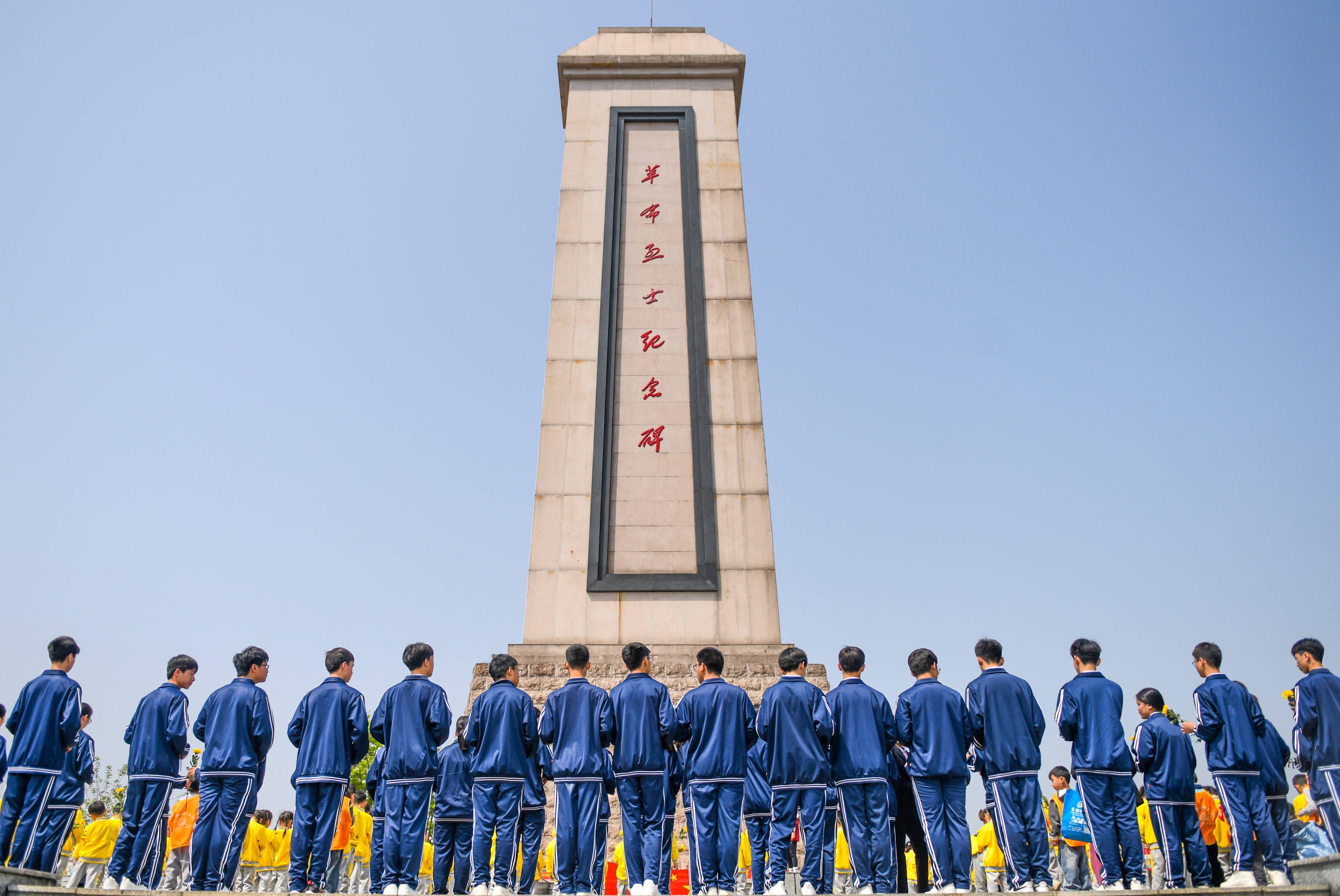 道县:清明祭扫 缅怀英烈