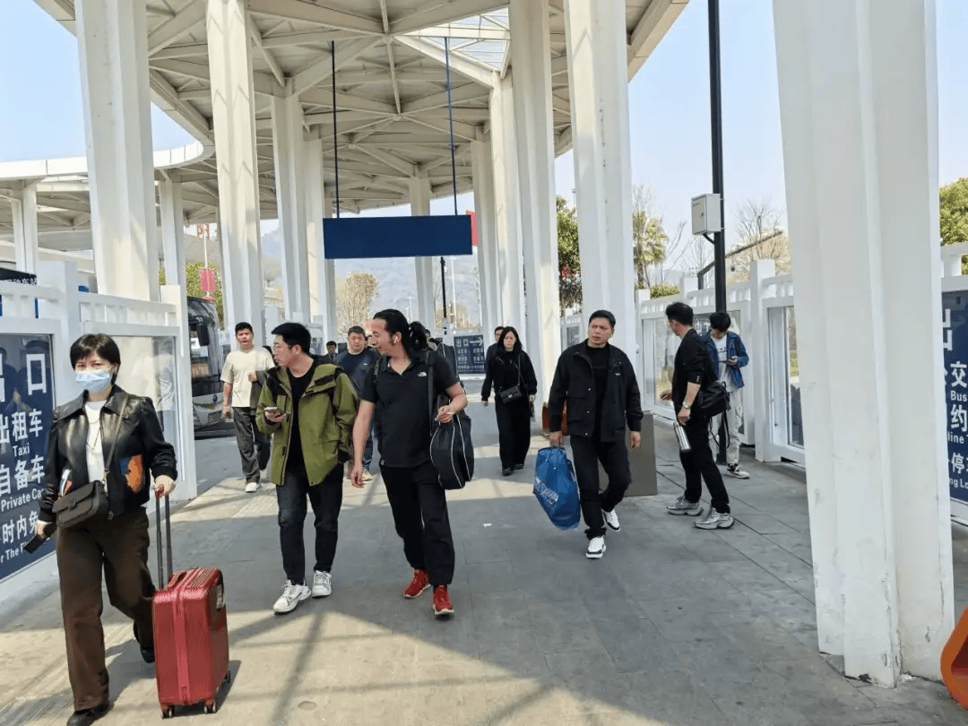 平阳动车站一幕!市民吵翻了