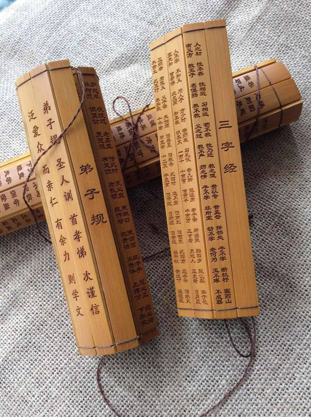 《史记·孟子荀卿列传》退而与万章之徒序《诗》《书》述仲尼之意