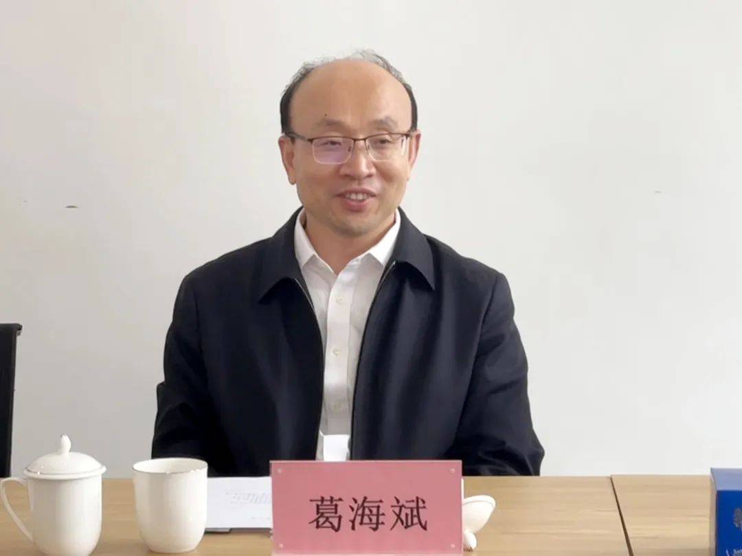 青智赋能直播电商 激活乡村振兴新引擎:,区委副书记葛海斌围绕青年