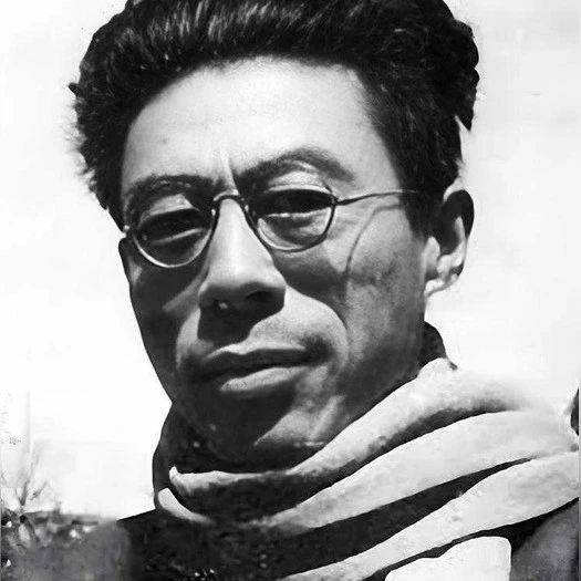 闻一多经典诗句名言名句,峥嵘的剑阁撑出我的胸怀_中国_梦里_生命