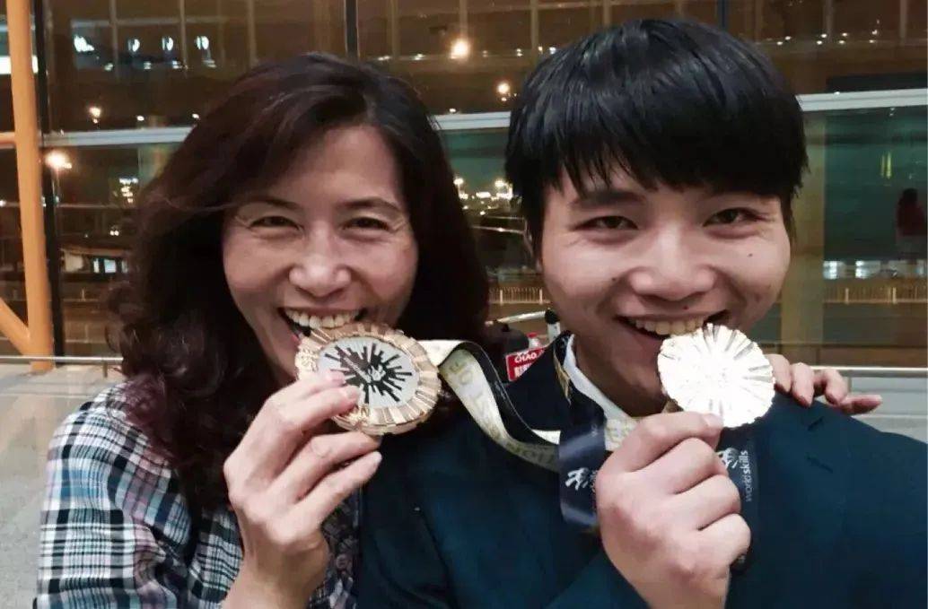 幼儿园奖牌制作图片_2025年郑州职业技能大赛奖牌设计_中华人民共和国第三届职业技能大赛奖牌设计征集