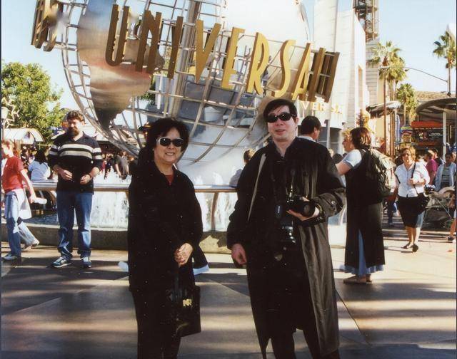 带三个娃嫁小14岁丈夫，病逝7年后，丈夫王崇秋因为思念做出大事_搜狐网