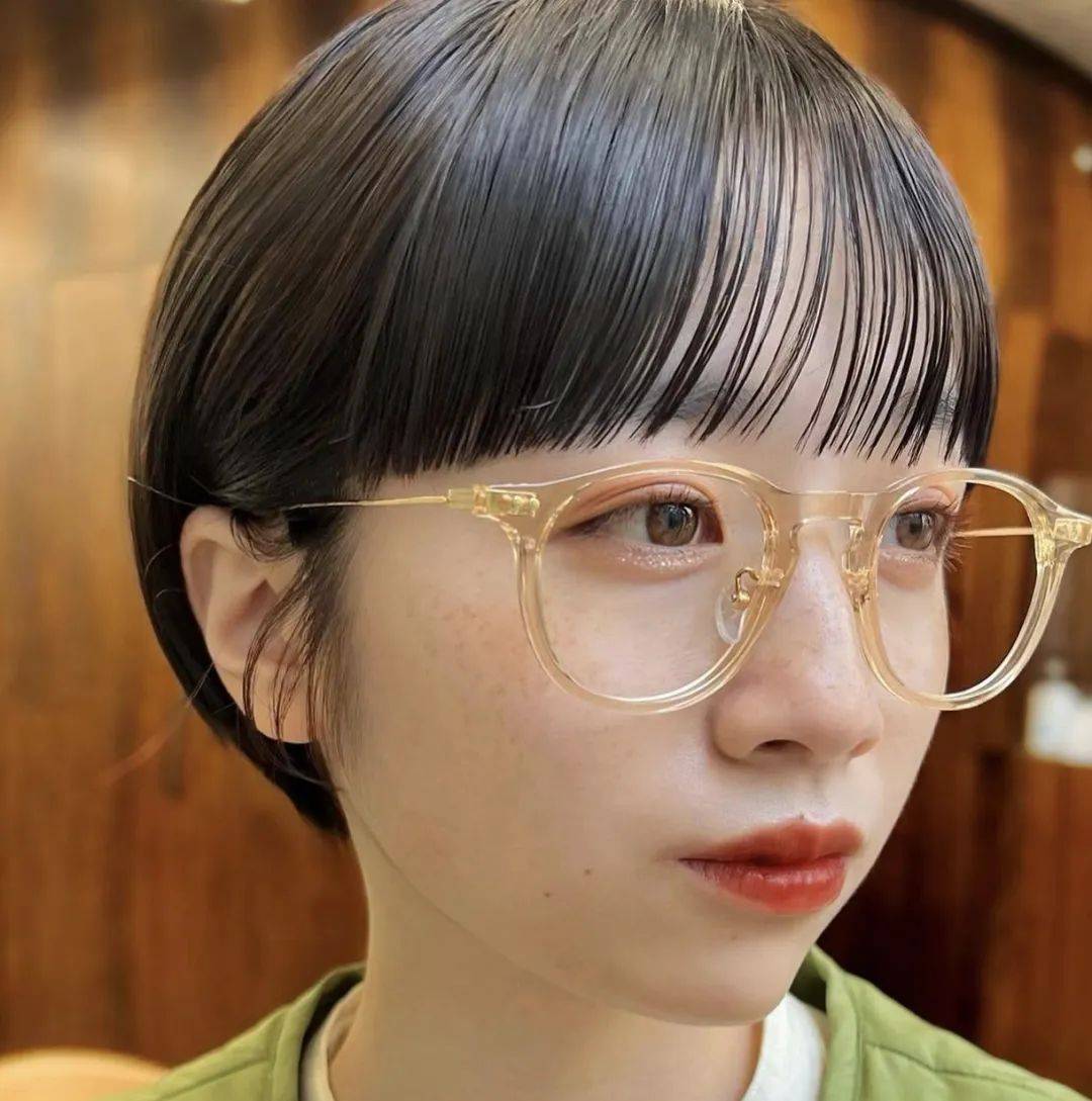 圆短发