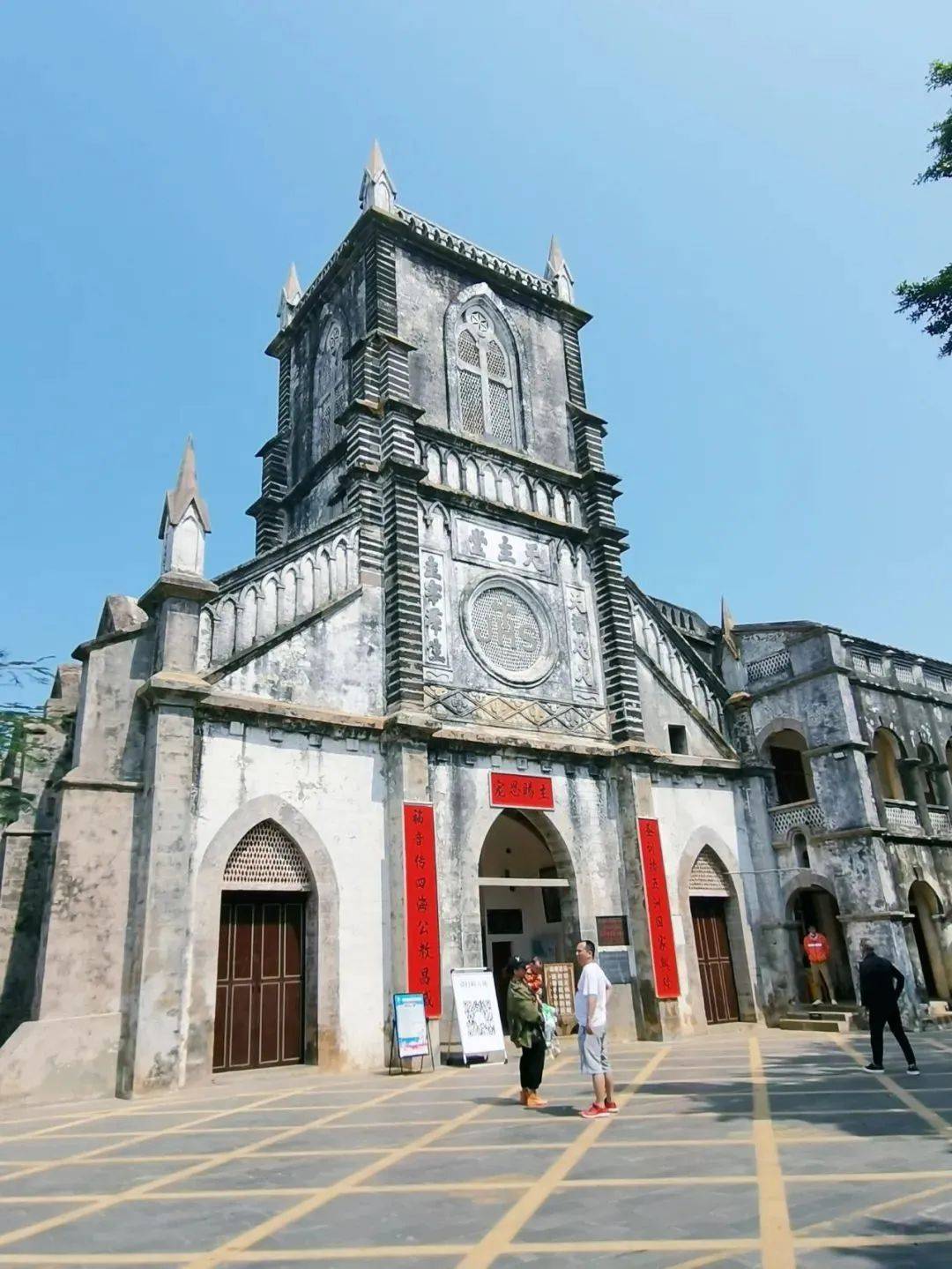 入选《中国国家地理》的最美火山岛,高铁往返